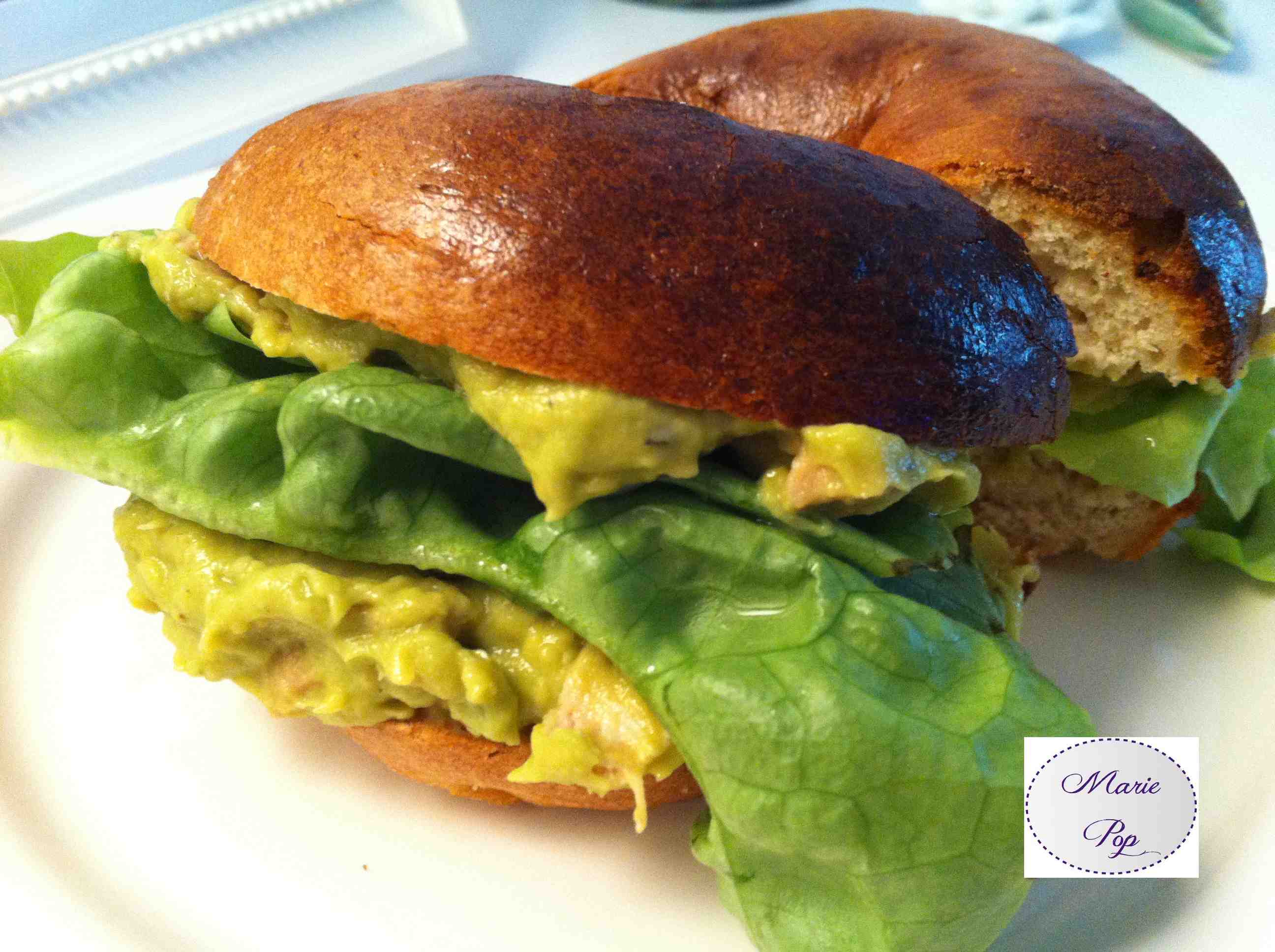 Bagel façon salade au poulet et guacamole crémeux - la recette