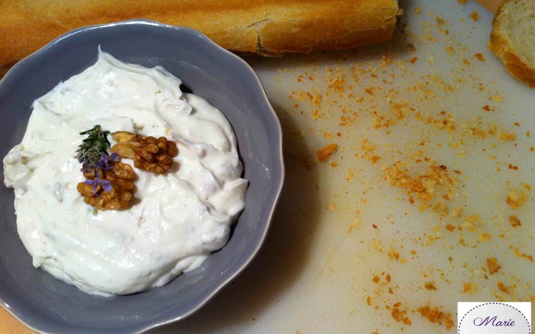 Un dip chèvre miel et noix la recette très rapide