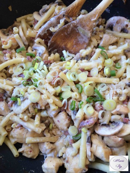 Poêlée de pâtes au poulet et bacon