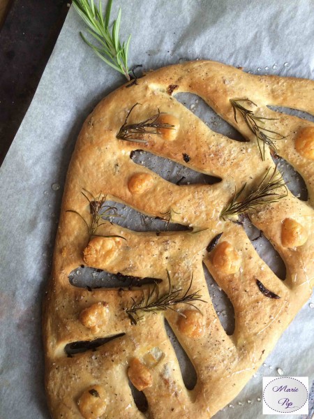 Fougasse oignons et romarin - la recette qui a l'accent !