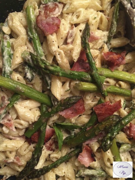 Pâtes crémeuses aux asperges et bacon - recette gourmande et raffinée !